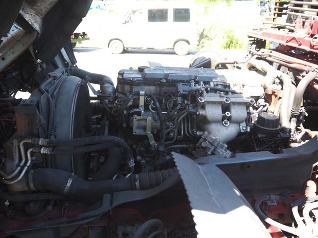 ファイター 　増トン　電磁式リターダ　ＴＭ－ＺＥ３６４ＨＲ　４段クレーン　フックイン　角足　差し違いアウトリガー　２．９３ｔ吊　ラジコン付　三方開　新品アルミブロック平ボディ　積載５．６ｔ　ターボ２７０馬力　ベッド（55枚目）