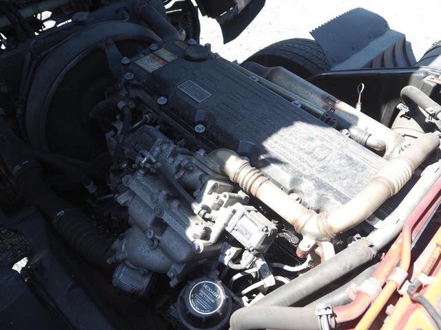 ファイター 　増トン　電磁式リターダ　ＴＭ－ＺＥ３６４ＨＲ　４段クレーン　フックイン　角足　差し違いアウトリガー　２．９３ｔ吊　ラジコン付　三方開　新品アルミブロック平ボディ　積載５．６ｔ　ターボ２７０馬力　ベッド（56枚目）