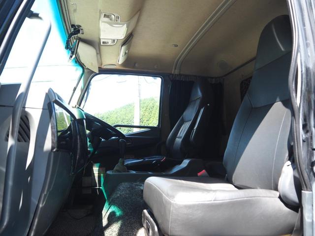 ファイター 　増トン　電磁式リターダ　ＴＭ－ＺＥ３６４ＨＲ　４段クレーン　フックイン　角足　差し違いアウトリガー　２．９３ｔ吊　ラジコン付　三方開　新品アルミブロック平ボディ　積載５．６ｔ　ターボ２７０馬力　ベッド（61枚目）