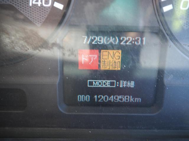 ファイター 　増トン　電磁式リターダ　ＴＭ－ＺＥ３６４ＨＲ　４段クレーン　フックイン　角足　差し違いアウトリガー　２．９３ｔ吊　ラジコン付　三方開　新品アルミブロック平ボディ　積載５．６ｔ　ターボ２７０馬力　ベッド（69枚目）