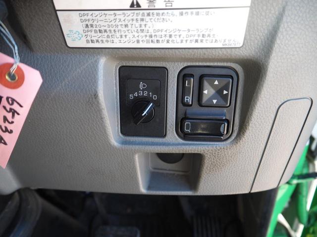 キャンター 　ワイド超ロング　積載３．５ｔ　重機回送車　農機具運搬車　セルフローダー　ハイジャッキ　開閉式アオリ　自動あゆみ　ウインチ　ラジコン　床面：木板　坂道発進補助装置　ターボ１７５馬力　５速ＭＴ（68枚目）