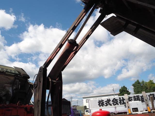 スーパーグレート 　２デフ　末広自動車工業製（極東製）　ＤＤ１０－７６１　深ダンプ　１１立米　電動コボレーン　ベッド付き　リーフサス　７速ＭＴ　ターボ３８０馬力　デフロック　坂道発進補助装置　ＨＩＤ　ＥＴＣ　積載８．７ｔ（41枚目）