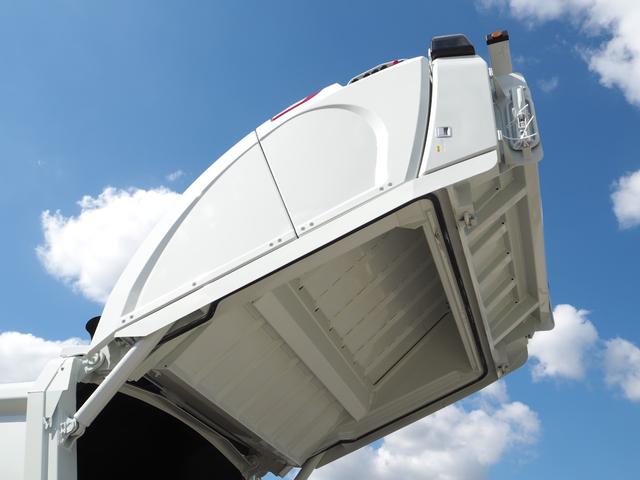 ファイター 　未使用　新明和　ＧＴ１０４－５７３４Ｐ　塵芥車／パッカー車　プレス式　ダンボール／ペーパー仕様　容積１０．２立米　連続スイッチ　汚水タンク　ターボ２２０馬力　積載１．２５ｔ　６速ＭＴ　バックモニター（12枚目）