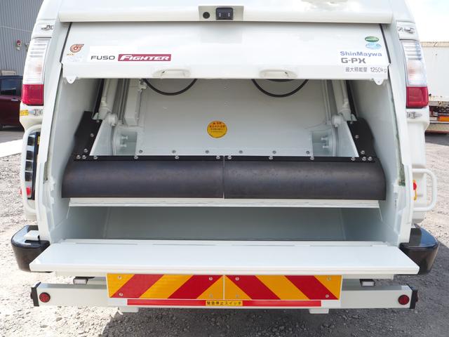 ファイター 　未使用　新明和　ＧＴ１０４－５７３４Ｐ　塵芥車／パッカー車　プレス式　ダンボール／ペーパー仕様　容積１０．２立米　連続スイッチ　汚水タンク　ターボ２２０馬力　積載１．２５ｔ　６速ＭＴ　バックモニター（30枚目）