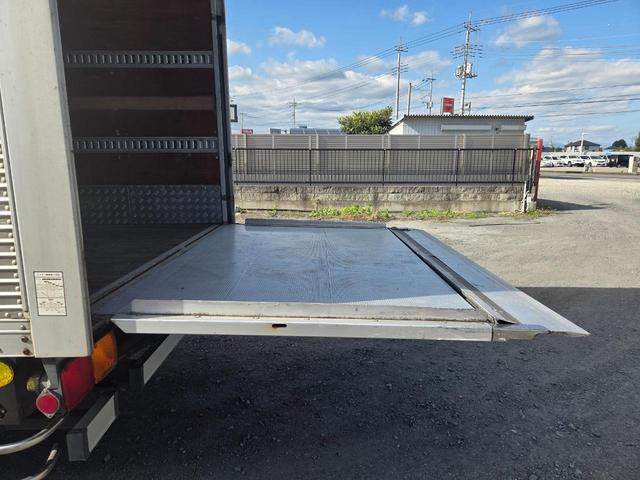 エルフトラック ディーラーにてエンジン載替済み ワイド超ロング アルミバン 日本フルハーフ コンビゲート(上蓋+跳ね上げパワーゲート) 昇降能力1000kg 庫内有線リモコン付 ラッシング2段 スムーサー(2ペダル)(15枚目)