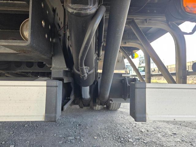 エルフトラック ディーラーにてエンジン載替済み ワイド超ロング アルミバン 日本フルハーフ コンビゲート(上蓋+跳ね上げパワーゲート) 昇降能力1000kg 庫内有線リモコン付 ラッシング2段 スムーサー(2ペダル)(18枚目)