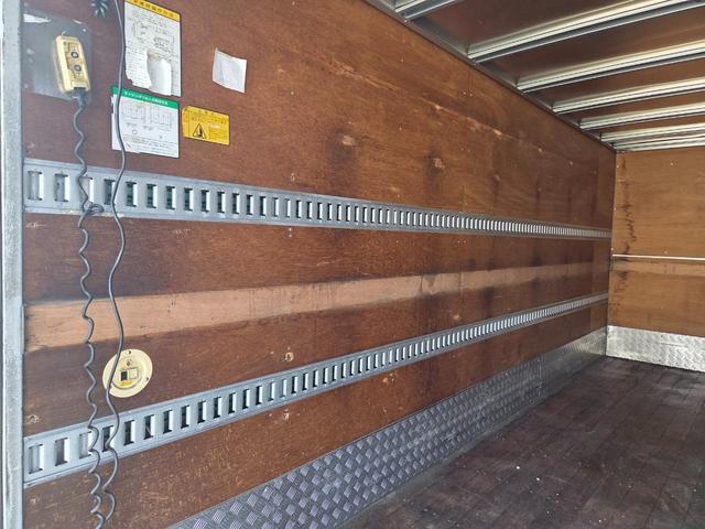 エルフトラック ディーラーにてエンジン載替済み ワイド超ロング アルミバン 日本フルハーフ コンビゲート(上蓋+跳ね上げパワーゲート) 昇降能力1000kg 庫内有線リモコン付 ラッシング2段 スムーサー(2ペダル)(21枚目)