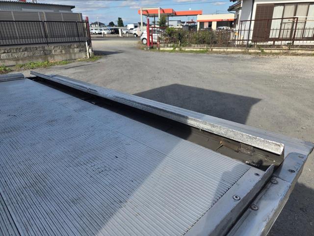 エルフトラック ディーラーにてエンジン載替済み ワイド超ロング アルミバン 日本フルハーフ コンビゲート(上蓋+跳ね上げパワーゲート) 昇降能力1000kg 庫内有線リモコン付 ラッシング2段 スムーサー(2ペダル)(26枚目)