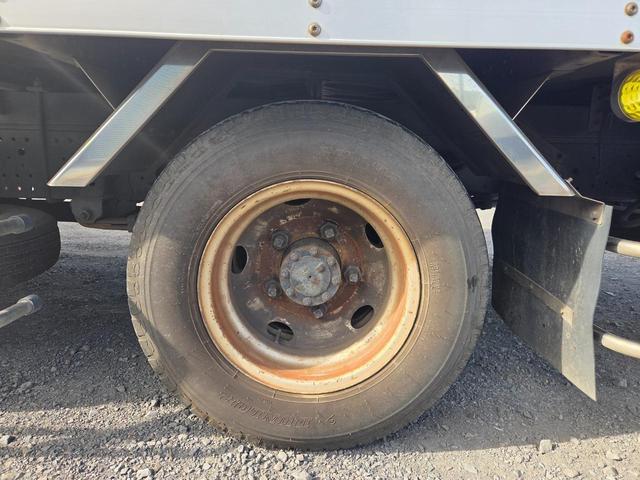 エルフトラック ディーラーにてエンジン載替済み ワイド超ロング アルミバン 日本フルハーフ コンビゲート(上蓋+跳ね上げパワーゲート) 昇降能力1000kg 庫内有線リモコン付 ラッシング2段 スムーサー(2ペダル)(46枚目)