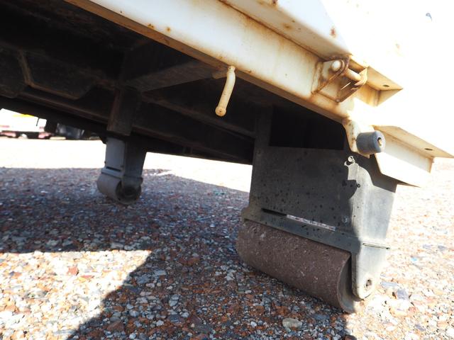 キャンター 　ワイド幅　新明和製　ＳＤ４－３０　ローダーダンプ／ダンプローダー　手動コボレーン　三方開　ターボ　積載３．５５ｔ　５速ＭＴ　坂道発進補助装置（12枚目）