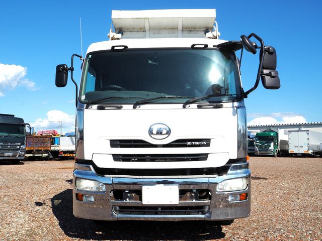 クオン 　２デフ　リターダ　新明和　深ダンプ／土砂禁　２０立米　荷台内全面ステンレス張り　電動コボレーン（天蓋仕様）　リーフサス　ベッド付き　積載８．４ｔ　６速Ｈ／ＬＭＴ　アルミホイール（前輪のみ）　デフロック（8枚目）