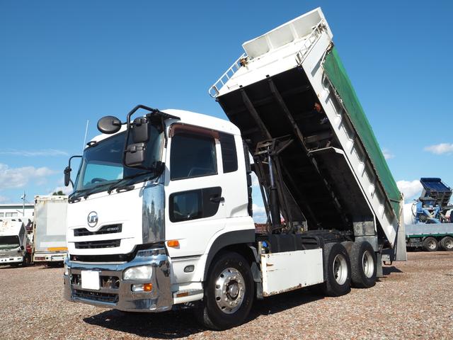 クオン 　２デフ　リターダ　新明和　深ダンプ／土砂禁　２０立米　荷台内全面ステンレス張り　電動コボレーン（天蓋仕様）　リーフサス　ベッド付き　積載８．４ｔ　６速Ｈ／ＬＭＴ　アルミホイール（前輪のみ）　デフロック（13枚目）