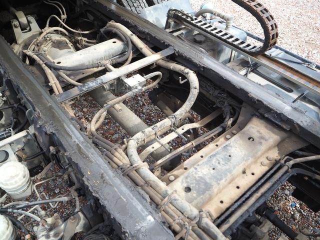 ファイター 増々トン 2デフ 20tベース ショートボディ ワイド幅 重機回送車 セーフティーローダー 花見台製 SF200MA スライドボディ ウインチ ラジコン付 ターボ270馬力 積載11.5t デフロック(17枚目)