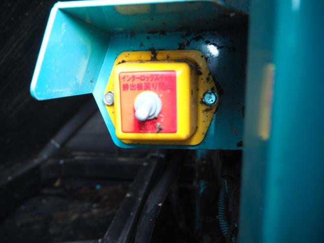 フォワード パッカー車/塵芥車 新明和 G-PX GT084-5733P プレス式 ダンボール/ペーパー仕様 容積8.6立米 連続スイッチ リーフサス ターボ210馬力 積載1.85t 6速MT バックモニター(17枚目)