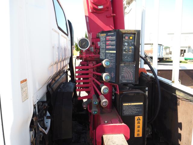 タイタントラック ワイド幅 セミロングボディ 古河ユニック URU294RKK 4段クレーン フックイン 差し違いアウトリガー 2.93t吊 ラジコン 上物同年 平ボディ 床鉄板張り ターボ160馬力 積載3.5t(15枚目)