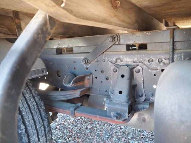 タイタントラック ワイド幅 セミロングボディ 古河ユニック URU294RKK 4段クレーン フックイン 差し違いアウトリガー 2.93t吊 ラジコン 上物同年 平ボディ 床鉄板張り ターボ160馬力 積載3.5t(40枚目)