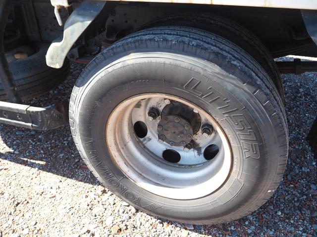 タイタントラック ワイド幅 セミロングボディ 古河ユニック URU294RKK 4段クレーン フックイン 差し違いアウトリガー 2.93t吊 ラジコン 上物同年 平ボディ 床鉄板張り ターボ160馬力 積載3.5t(47枚目)