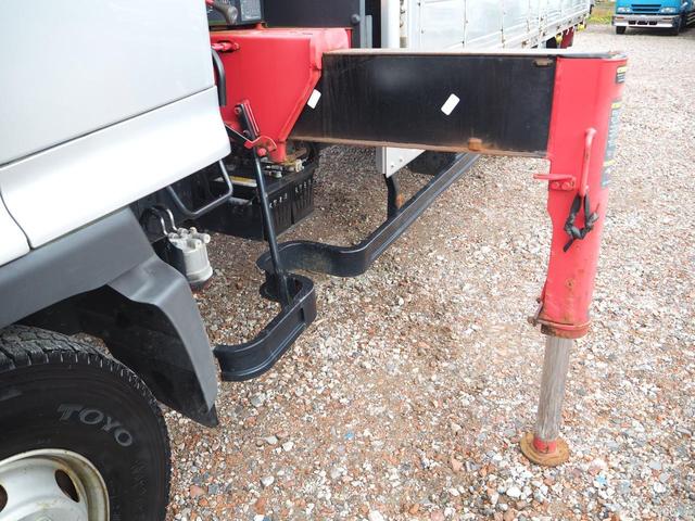 ヒノレンジャー 　標準幅　古河ユニック　ＵＲＵ３４４ＲＫＫ　４段クレーン　フックイン　２．９３ｔ吊　ラジコン付　上物同年　平ボディ　三方開　内フック（丸環）　軽々ゲート　ターボ２１０馬力　ベッド付　積載２．６ｔ　ＨＩＤ（15枚目）