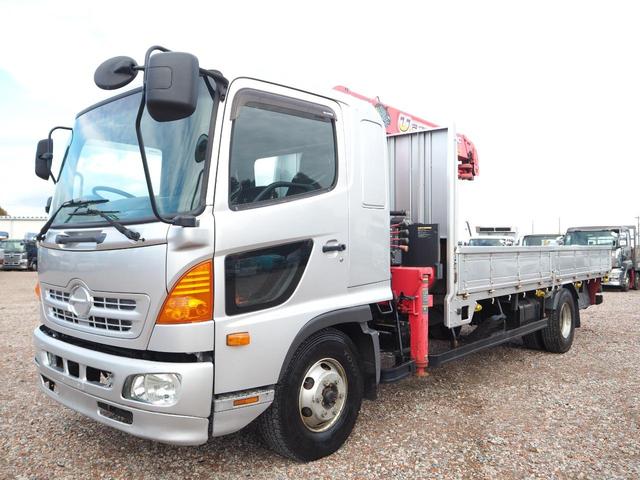 ヒノレンジャー 　標準幅　古河ユニック　ＵＲＵ３４４ＲＫＫ　４段クレーン　フックイン　２．９３ｔ吊　ラジコン付　上物同年　平ボディ　三方開　内フック（丸環）　軽々ゲート　ターボ２１０馬力　ベッド付　積載２．６ｔ　ＨＩＤ（26枚目）