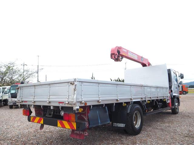 ヒノレンジャー 　標準幅　古河ユニック　ＵＲＵ３４４ＲＫＫ　４段クレーン　フックイン　２．９３ｔ吊　ラジコン付　上物同年　平ボディ　三方開　内フック（丸環）　軽々ゲート　ターボ２１０馬力　ベッド付　積載２．６ｔ　ＨＩＤ（30枚目）