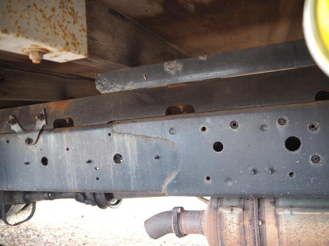 ヒノレンジャー 　標準幅　古河ユニック　ＵＲＵ３４４ＲＫＫ　４段クレーン　フックイン　２．９３ｔ吊　ラジコン付　上物同年　平ボディ　三方開　内フック（丸環）　軽々ゲート　ターボ２１０馬力　ベッド付　積載２．６ｔ　ＨＩＤ（40枚目）