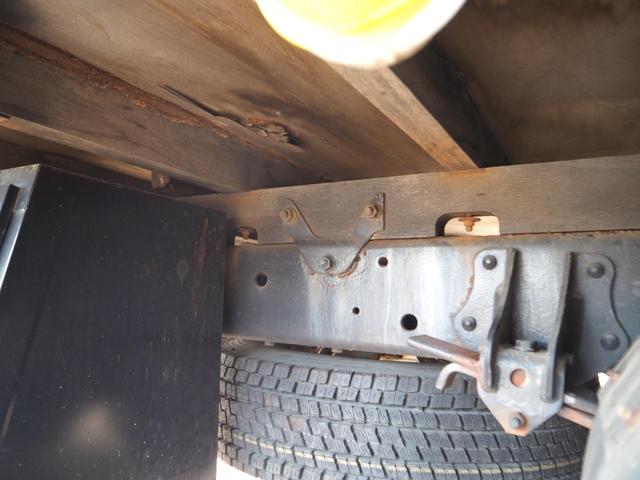 ヒノレンジャー 　標準幅　古河ユニック　ＵＲＵ３４４ＲＫＫ　４段クレーン　フックイン　２．９３ｔ吊　ラジコン付　上物同年　平ボディ　三方開　内フック（丸環）　軽々ゲート　ターボ２１０馬力　ベッド付　積載２．６ｔ　ＨＩＤ（46枚目）