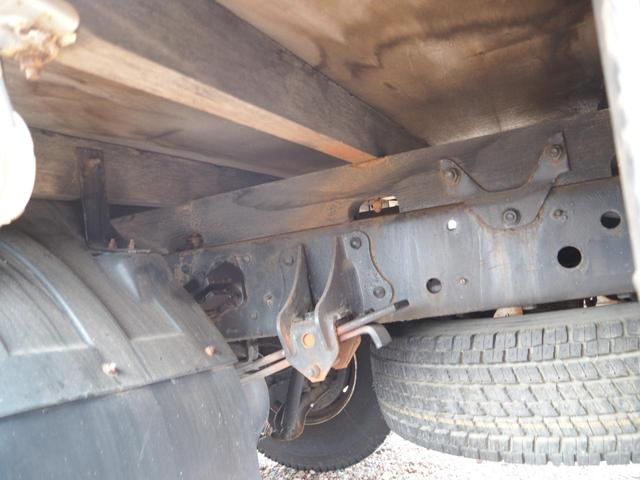 ヒノレンジャー 　標準幅　古河ユニック　ＵＲＵ３４４ＲＫＫ　４段クレーン　フックイン　２．９３ｔ吊　ラジコン付　上物同年　平ボディ　三方開　内フック（丸環）　軽々ゲート　ターボ２１０馬力　ベッド付　積載２．６ｔ　ＨＩＤ（48枚目）