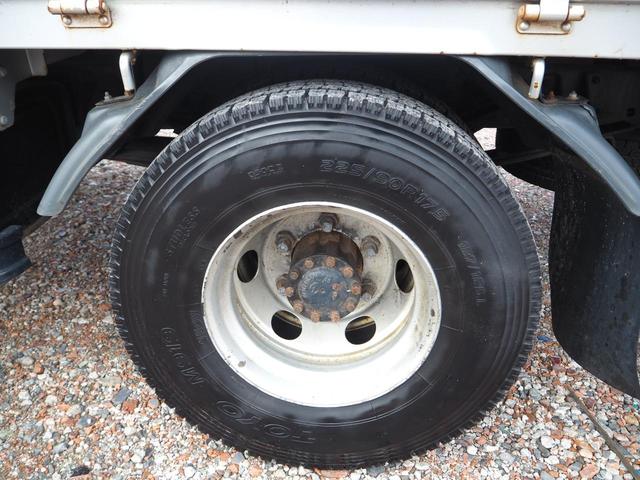 ヒノレンジャー 　標準幅　古河ユニック　ＵＲＵ３４４ＲＫＫ　４段クレーン　フックイン　２．９３ｔ吊　ラジコン付　上物同年　平ボディ　三方開　内フック（丸環）　軽々ゲート　ターボ２１０馬力　ベッド付　積載２．６ｔ　ＨＩＤ（49枚目）