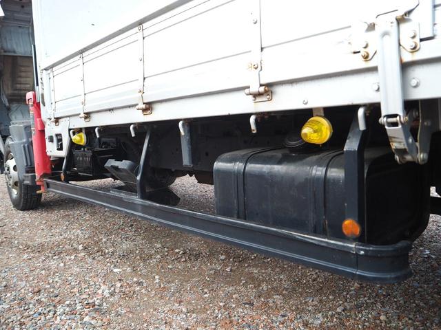 ヒノレンジャー 　標準幅　古河ユニック　ＵＲＵ３４４ＲＫＫ　４段クレーン　フックイン　２．９３ｔ吊　ラジコン付　上物同年　平ボディ　三方開　内フック（丸環）　軽々ゲート　ターボ２１０馬力　ベッド付　積載２．６ｔ　ＨＩＤ（50枚目）