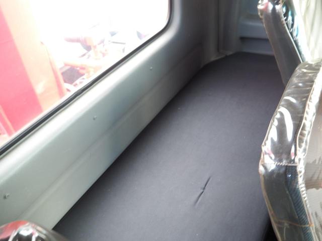 ヒノレンジャー 　標準幅　古河ユニック　ＵＲＵ３４４ＲＫＫ　４段クレーン　フックイン　２．９３ｔ吊　ラジコン付　上物同年　平ボディ　三方開　内フック（丸環）　軽々ゲート　ターボ２１０馬力　ベッド付　積載２．６ｔ　ＨＩＤ（68枚目）