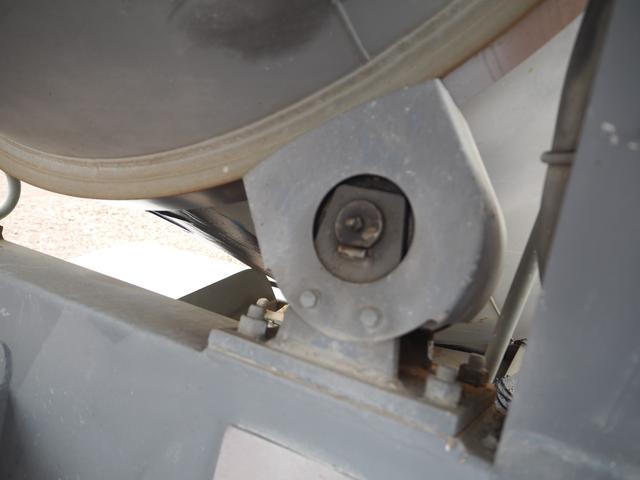 ヒノレンジャー カヤバ MR1640 コンクリートミキサー車/生コン車 M16 ドラム容量3.2.立米 混合容量1.6立米 ターボ210馬力 積載3.78t 6速MT ブレーキロック 坂道発進補助装置 HID(22枚目)