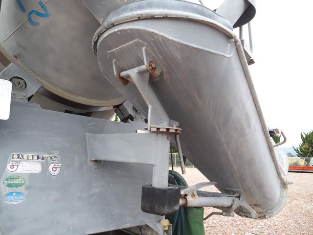 ヒノレンジャー カヤバ MR1640 コンクリートミキサー車/生コン車 M16 ドラム容量3.2.立米 混合容量1.6立米 ターボ210馬力 積載3.78t 6速MT ブレーキロック 坂道発進補助装置 HID(28枚目)