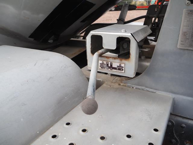 ヒノレンジャー カヤバ MR1640 コンクリートミキサー車/生コン車 M16 ドラム容量3.2.立米 混合容量1.6立米 ターボ210馬力 積載3.78t 6速MT ブレーキロック 坂道発進補助装置 HID(30枚目)