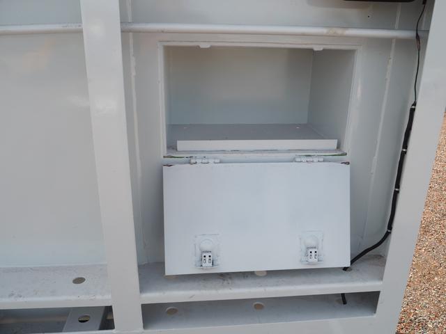 スーパーグレート 全塗装 3軸高床 2デフ 重機回送車 セルフクレーン 一組ボディ 古河ユニック 5段クレーン ハイジャッキ ラジコン 上物同年 ウインチ(ラジコン付) スロープハンガー ショートボディ 420馬力(61枚目)