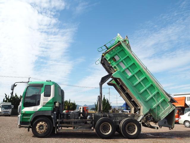 ギガ 3軸高床 2デフ 汚泥運搬車/タンク車 9.5立米 オールステンレスボディ 吐水口バルブ ホース挿入口ハッチ 水密ハンドルロック 新明和 BS天蓋ダンプ DR11-02SC 積載9.35t リーフサス(10枚目)