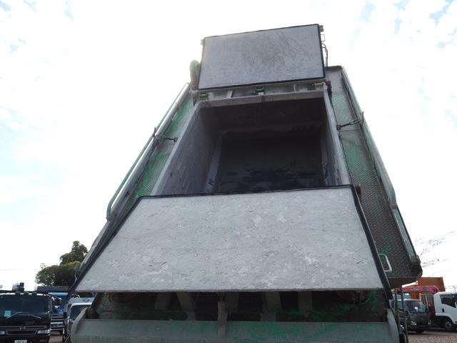ギガ 3軸高床 2デフ 汚泥運搬車/タンク車 9.5立米 オールステンレスボディ 吐水口バルブ ホース挿入口ハッチ 水密ハンドルロック 新明和 BS天蓋ダンプ DR11-02SC 積載9.35t リーフサス(13枚目)