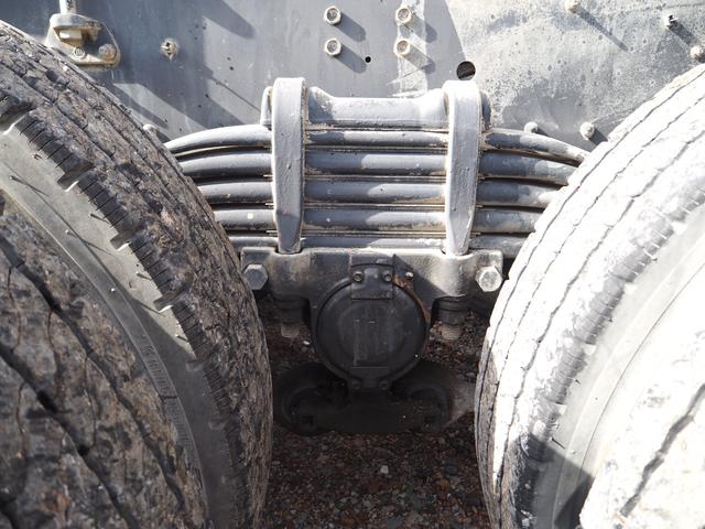 ギガ 3軸高床 2デフ 汚泥運搬車/タンク車 9.5立米 オールステンレスボディ 吐水口バルブ ホース挿入口ハッチ 水密ハンドルロック 新明和 BS天蓋ダンプ DR11-02SC 積載9.35t リーフサス(46枚目)