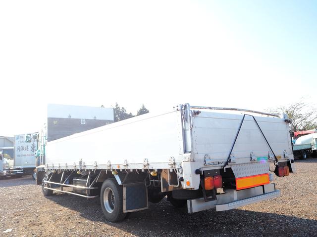 ヒノレンジャー 　ワイド幅　６２００ボディ／６．２ｍボディ　アルミブロック平ボディ　三方開　内フック（落とし込み式）　スタンション穴　リーフサス　ターボ２２５馬力　積載３．２５ｔ　６速ＭＴ　ベッド付き　坂道発進補助装置（3枚目）