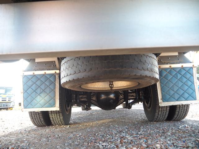 ヒノレンジャー 　ワイド幅　６２００ボディ／６．２ｍボディ　アルミブロック平ボディ　三方開　内フック（落とし込み式）　スタンション穴　リーフサス　ターボ２２５馬力　積載３．２５ｔ　６速ＭＴ　ベッド付き　坂道発進補助装置（21枚目）