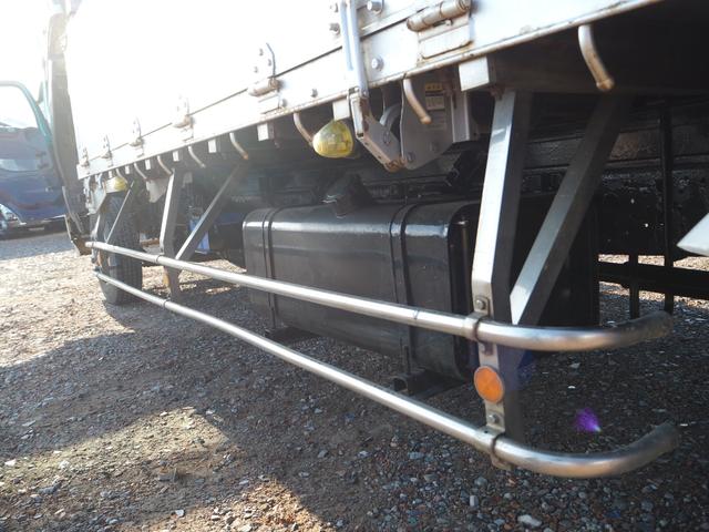 ヒノレンジャー 　ワイド幅　６２００ボディ／６．２ｍボディ　アルミブロック平ボディ　三方開　内フック（落とし込み式）　スタンション穴　リーフサス　ターボ２２５馬力　積載３．２５ｔ　６速ＭＴ　ベッド付き　坂道発進補助装置（24枚目）