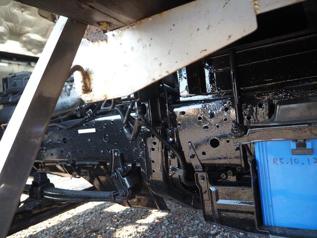 ヒノレンジャー 　ワイド幅　６２００ボディ／６．２ｍボディ　アルミブロック平ボディ　三方開　内フック（落とし込み式）　スタンション穴　リーフサス　ターボ２２５馬力　積載３．２５ｔ　６速ＭＴ　ベッド付き　坂道発進補助装置（30枚目）