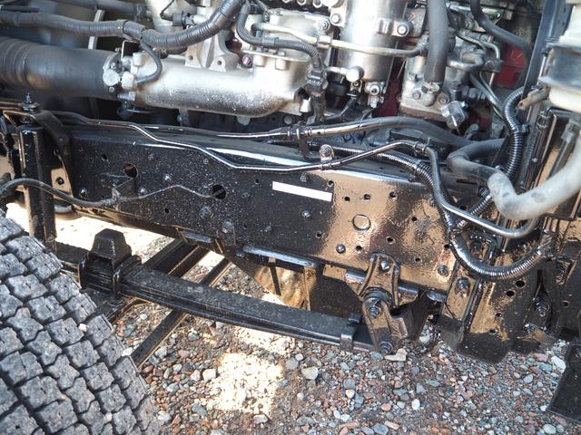 ヒノレンジャー 　ワイド幅　６２００ボディ／６．２ｍボディ　アルミブロック平ボディ　三方開　内フック（落とし込み式）　スタンション穴　リーフサス　ターボ２２５馬力　積載３．２５ｔ　６速ＭＴ　ベッド付き　坂道発進補助装置（31枚目）