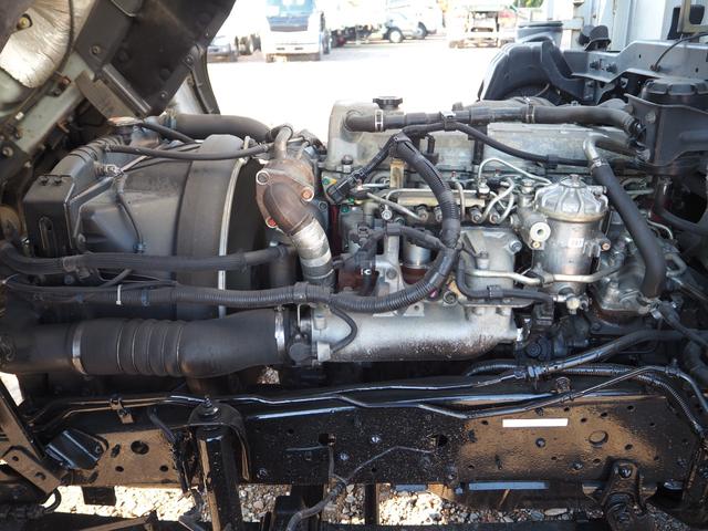 ヒノレンジャー 　ワイド幅　６２００ボディ／６．２ｍボディ　アルミブロック平ボディ　三方開　内フック（落とし込み式）　スタンション穴　リーフサス　ターボ２２５馬力　積載３．２５ｔ　６速ＭＴ　ベッド付き　坂道発進補助装置（33枚目）