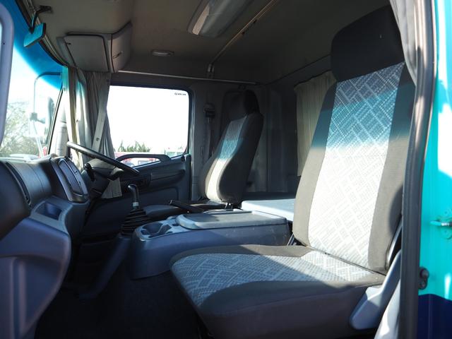 ヒノレンジャー 　ワイド幅　６２００ボディ／６．２ｍボディ　アルミブロック平ボディ　三方開　内フック（落とし込み式）　スタンション穴　リーフサス　ターボ２２５馬力　積載３．２５ｔ　６速ＭＴ　ベッド付き　坂道発進補助装置（43枚目）