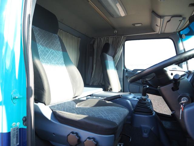 ヒノレンジャー 　ワイド幅　６２００ボディ／６．２ｍボディ　アルミブロック平ボディ　三方開　内フック（落とし込み式）　スタンション穴　リーフサス　ターボ２２５馬力　積載３．２５ｔ　６速ＭＴ　ベッド付き　坂道発進補助装置（44枚目）