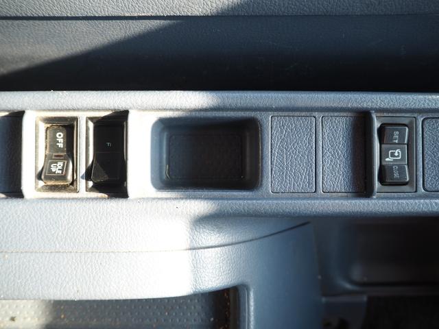 ヒノレンジャー 　ワイド幅　６２００ボディ／６．２ｍボディ　アルミブロック平ボディ　三方開　内フック（落とし込み式）　スタンション穴　リーフサス　ターボ２２５馬力　積載３．２５ｔ　６速ＭＴ　ベッド付き　坂道発進補助装置（47枚目）