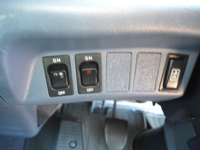 ヒノレンジャー 　ワイド幅　６２００ボディ／６．２ｍボディ　アルミブロック平ボディ　三方開　内フック（落とし込み式）　スタンション穴　リーフサス　ターボ２２５馬力　積載３．２５ｔ　６速ＭＴ　ベッド付き　坂道発進補助装置（52枚目）