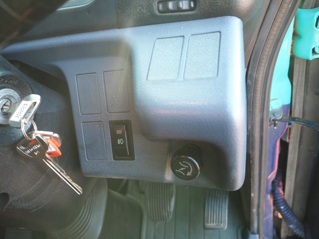 ヒノレンジャー 　ワイド幅　６２００ボディ／６．２ｍボディ　アルミブロック平ボディ　三方開　内フック（落とし込み式）　スタンション穴　リーフサス　ターボ２２５馬力　積載３．２５ｔ　６速ＭＴ　ベッド付き　坂道発進補助装置（53枚目）