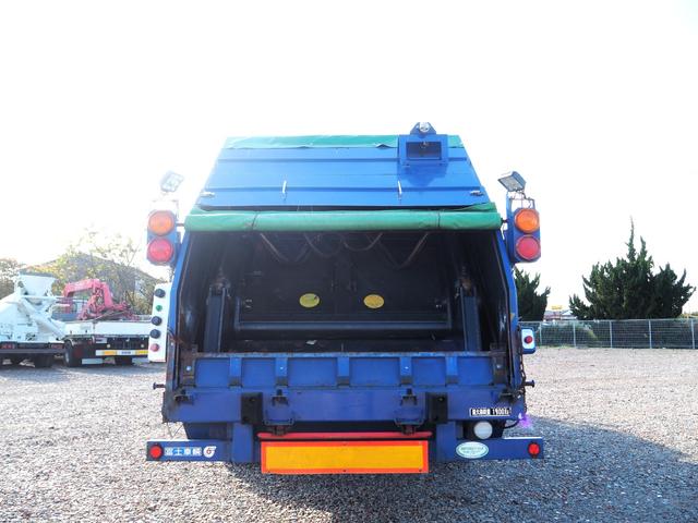 ファイター 　富士車輌製　パッカー車／塵芥車　ＰＬ４１０９　プレス式　容積１０立米　連続スイッチ　汚水タンク付　上物同年　リーフサス　ターボ２４０馬力　積載１．７ｔ　６速ＭＴ　ベッド付き　坂道発進補助装置（4枚目）