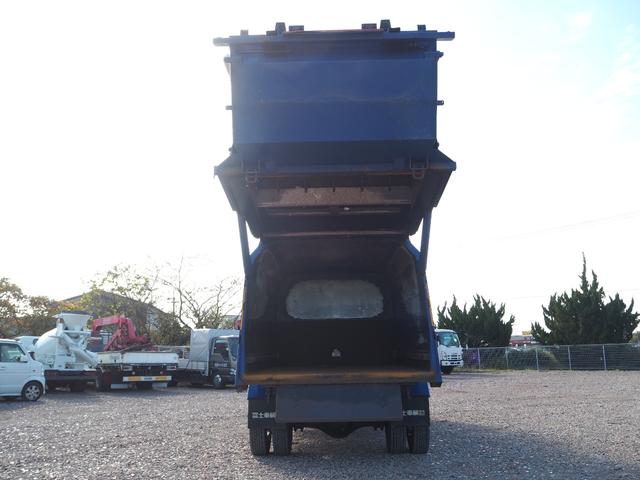 ファイター 　富士車輌製　パッカー車／塵芥車　ＰＬ４１０９　プレス式　容積１０立米　連続スイッチ　汚水タンク付　上物同年　リーフサス　ターボ２４０馬力　積載１．７ｔ　６速ＭＴ　ベッド付き　坂道発進補助装置（10枚目）
